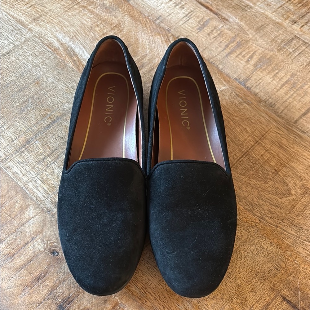 Vionic Women's Black Loafers